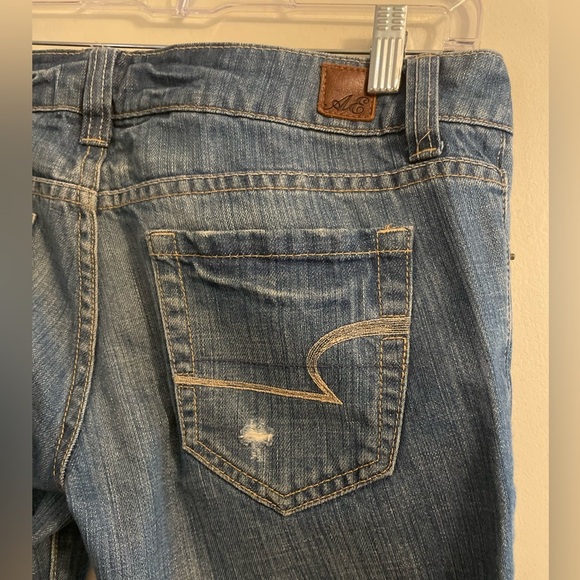 American Eagle Distressed Favorite Boyfriend Jean Medium Wash Size 6 - Picture 11 of 16